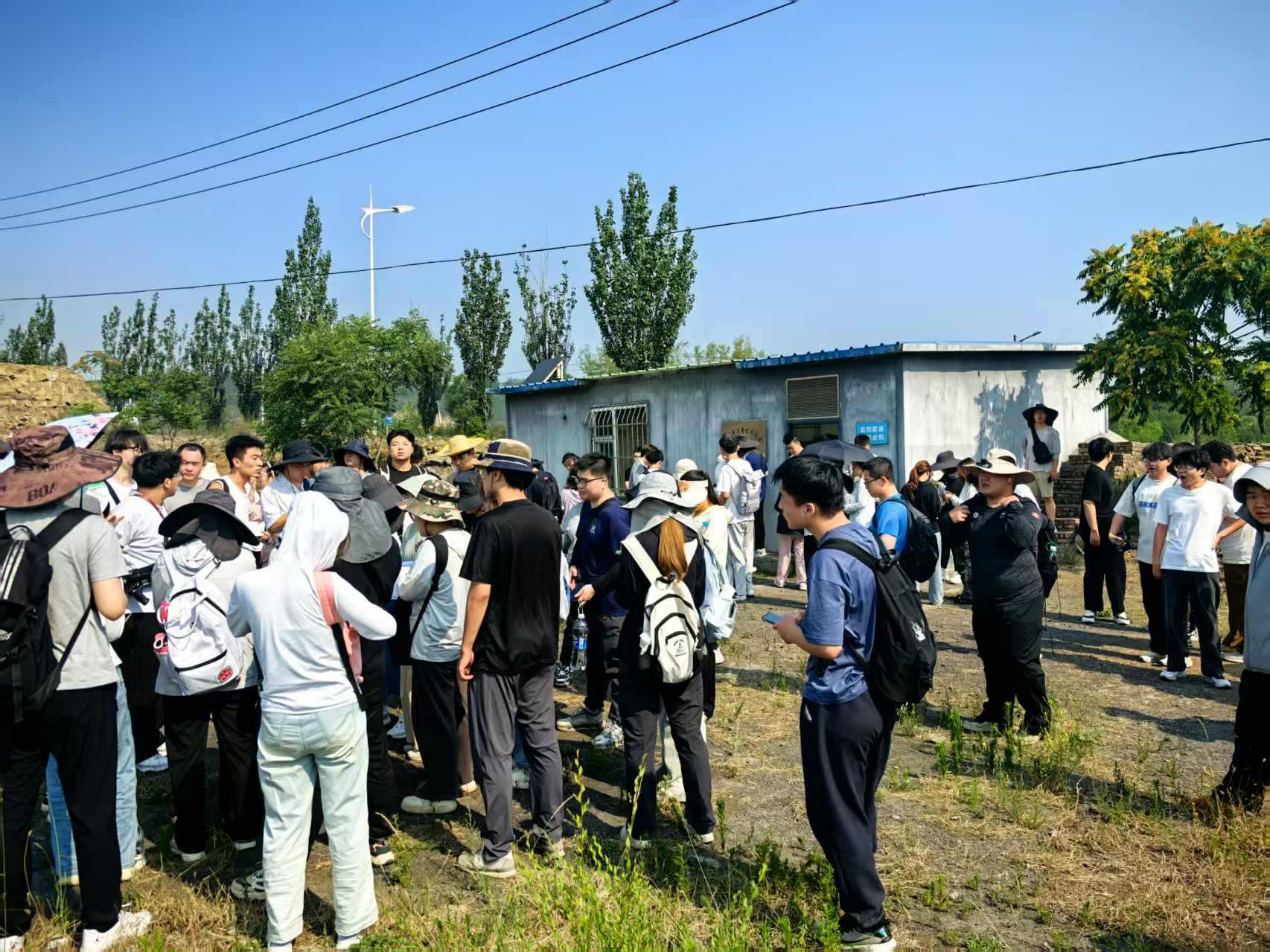 山西工程技术学院地球科学与工程系组织师生到我市化石保护区开展地质实习